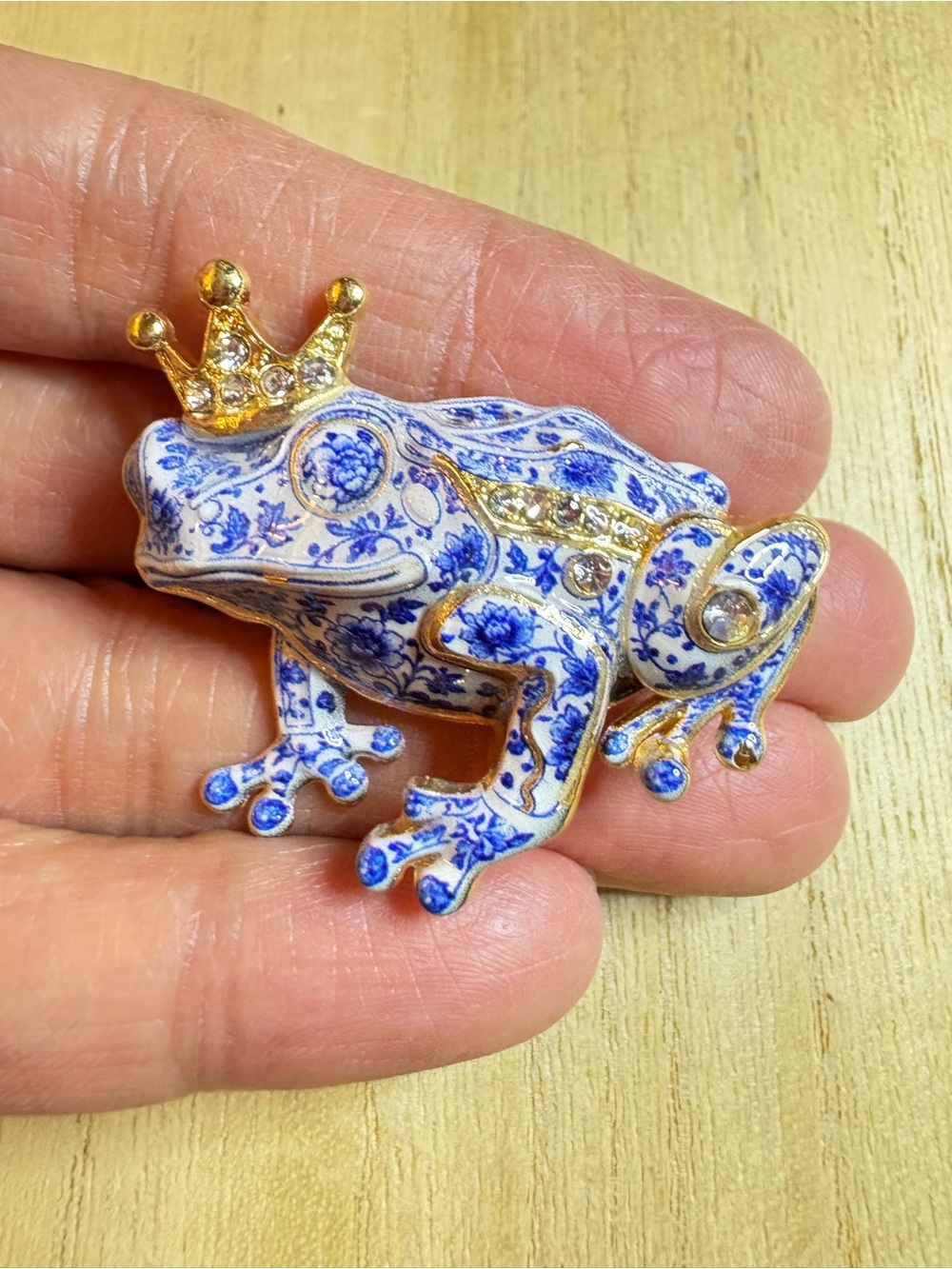 Blue & White Porcelain Frog Brooch with Gold Crown